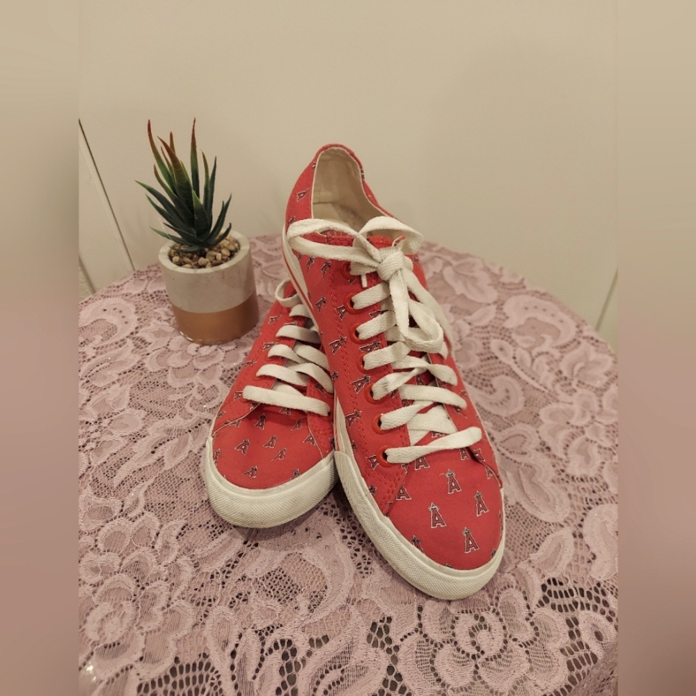 Row one los Angeles baseball sneakers unisex size Ws'8 / M's 6.5